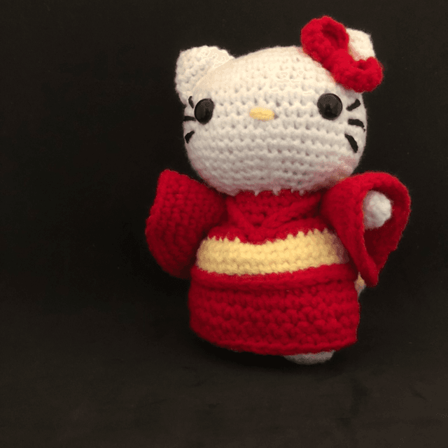 Chat blanc en kimono